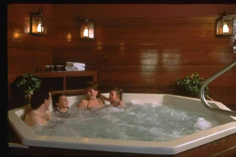 Gorgeous 1St Fl Mtn View Jiminy Suite Sleeps 4 Ski On Off Hancock Exteriör bild